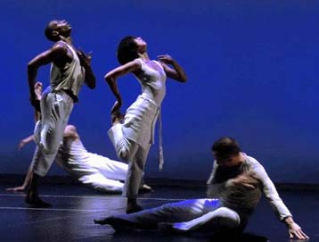 Η Μήδεια της Ομάδας Εδάφους για οκτώ παραστάσεις στο Θέατρο Παπάγου