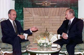 Σύγκλιση απόψεων και εγκάρδιο κλίμα στις επαφές Στεφανόπουλου-Πούτιν