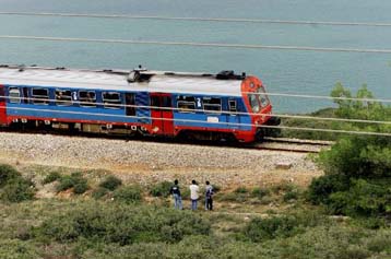 Αμαξοστοιχία παρέσυρε αυτοκίνητο στη Μεθώνη Πιερίας – Σώοι οι επιβάτες