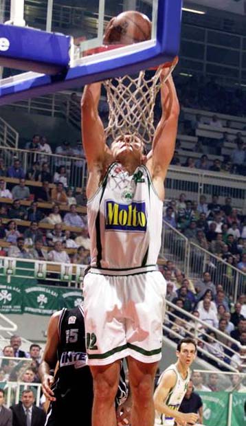 Ο Ζέλικο Ρέμπρατσα …νίκησε τον Μποντιρόγκα και αναδείχτηκε κορυφαίος ξένος της Α1