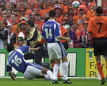 Μας γελοιοποίησε η Ολλανδία γράφει ο Τύπος της Γιουγκοσλαβίας