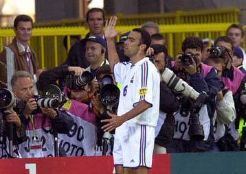 Η Γαλλία τον πρώτο λόγο για τον τίτλο, κατά τους μπούκμεϊκερς