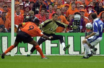 Η UEFA κατακύρωσε τρία γκολ στον Κλάιφερτ