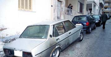 Περίπου 100.000 παλαιά αυτοκίνητα παραμένουν ακινητοποιημένα στην Αθήνα