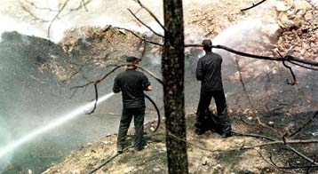 Μαίνεται  η πυρκαγιά στο Ρεγκίνι Φθιώτιδας