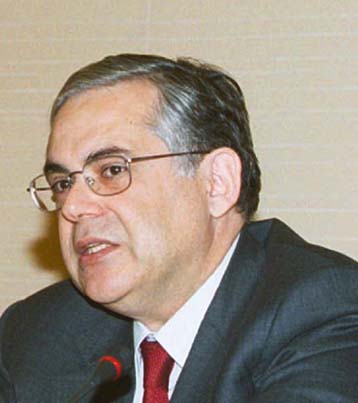 Την Τετάρτη η μείωση των επιτοκίων από την ΤτΕ