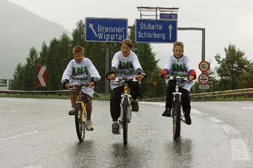 Διαμαρτυρία στην Αυστρία για τη μόλυνση των Αλπεων από τα διερχόμενα φορτηγά