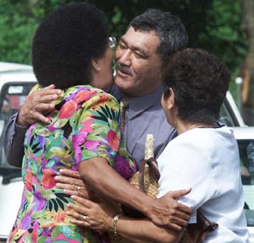 Ελεύθεροι τέσσερις όμηροι στα Φίτζι – Δυναμική επίλυση της κρίσης μελετούν οι στρατιωτικοί