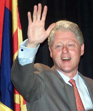 Τη δημιουργία ηλεκτρονικής κυβέρνησης εξήγγειλε μέσω Διαδικτύου ο Μπιλ Κλίντον