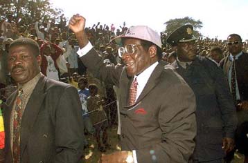 Ανοιξαν οι κάλπες στη Ζιμπάμπουε – Κρίσιμες οι εκλογές για το μέλλον του Ρ.Μουγκάμπε