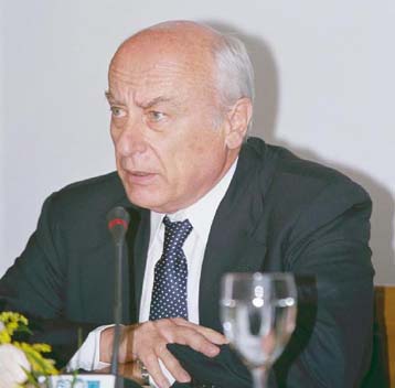 Ο Γ.Κωστόπουλος εξηγεί τη μείωση των επιτοκίων – Και η Τράπεζα Κύπρου ακολουθεί την Πίστεως