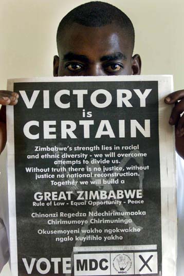 Απαγωγές και εμπρησμοί χαρακτηρίζουν τις εκλογές στη Ζιμπάμπουε