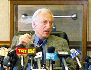 Δεν πρόκειται να αναθεωρηθεί το άρθρο 33 του Συντάγματος για τον όρκο