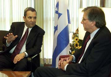 Τις προοπτικές για συνάντηση ΗΠΑ-Ισραήλ-Παλαιστινίων εξέτασαν Μπαράκ και Ρος