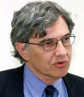 Σε αύξηση των ορίων απολύσεων επιμένουν οι βιομήχανοι