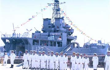 Και γυναίκες θα υπηρετούν στο εξής σε φρεγάτες και μαχητικά αεροσκάφη