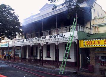 Τουλάχιστον 18 τουρίστες έχασαν τη ζωή τους από πυρκαγιά σε ξενώνα στην Αυστραλία