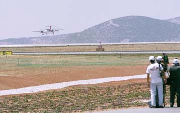 Εγινε η πρώτη δοκιμαστική προσγείωση στο αεροδρόμιο των Σπάτων