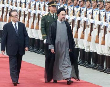 Η σύσφιγξη των διμερών σχέσεων στο επίκεντρο της επίσκεψης Χαταμί στο Πεκίνο