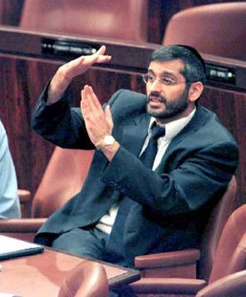 Την τελευταία στιγμή αποφεύγεται η πτώση της ισραηλινής κυβέρνησης