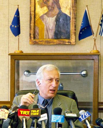 Απάντηση Σταθόπουλου στους επικριτές του – Για κρίση ταυτότητας στην Εκκλησία μιλά ο Θηβών