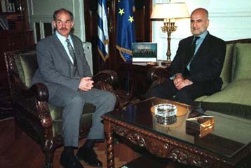 Κρίσιμη συνάντηση Παπανδρέου-Ντε Σότο, εν όψει του νέου γύρου συνομιλιών για το Κυπριακό