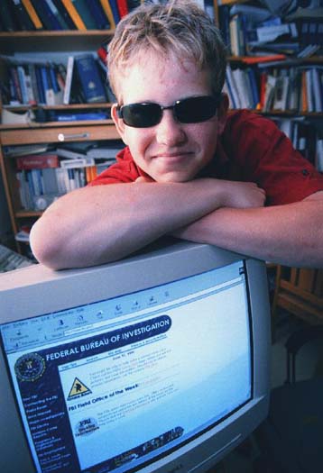 Κυνηγητό του FBI για τον ιό Life Stages