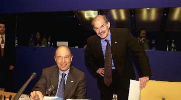 Συνάντηση Σημίτη με την ηγεσία του υπουργείου Εξωτερικών