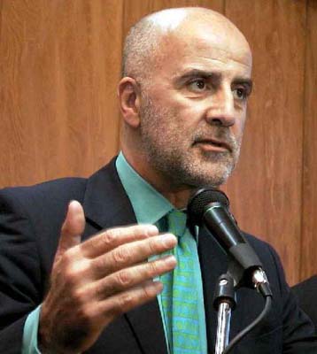 Στην Αθήνα αύριο ο Αλβαρο ντε Σότο, στην κατεχόμενη Κύπρο ο Τούρκος πρόεδρος