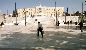 Φίμωσαν προτομή του Καζαντζάκη στην Αθήνα