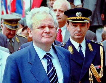 Ναι στην απομάκρυνση, όχι στην ασυλία του Μιλόσεβιτς από το Διεθνές Ποινικό Δικαστήριο