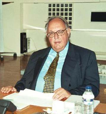 Μία διαφορετική συγκέντρωση διαμαρτυρίας έξω από το υπουργείο Πολιτισμού