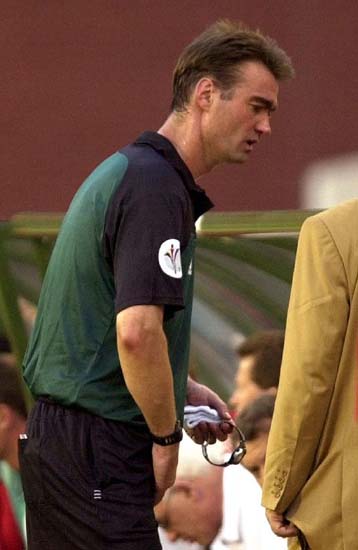 Αποχώρησε ο διαιτητής Νίλσεν