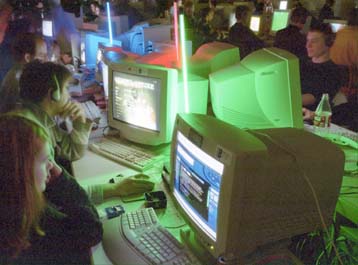 Οι μισοί Αμερικανοί διαθέτουν ηλεκτρονικό υπολογιστή, με εντυπωσιακή όμως έλλειψη παιδείας