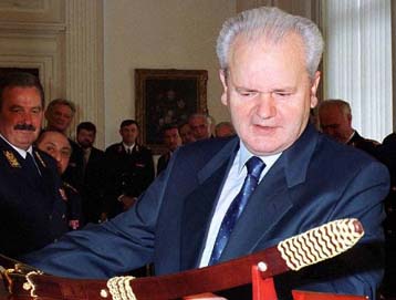 ΗΠΑ, Ελλάδα και Ρωσία στο χορό απομάκρυνσης του Μιλόσεβιτς από το τιμόνι της Γιουγκοσλαβίας