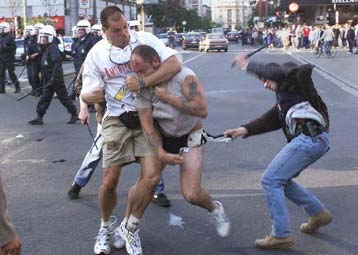 Εκτακτη σύσκεψη της UEFA για τα επεισόδια το βράδυ της Κυριακής