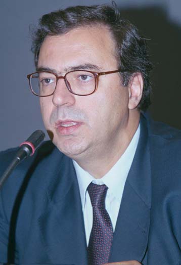 Τα σχέδια της κυβέρνησης για ΔΕΗ, φυσικό αέριο και ΕΟΤ