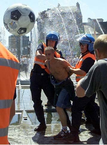 Επέστρεψαν… σπίτι τους 374 Αγγλοι ταραξίες