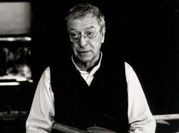 Γνωστές προσωπικότητες αλλά και απλούς ανθρώπους τιμά η βρετανική βασιλική οικογένεια