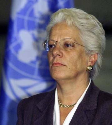 Το Βελιγράδι απαγορεύει στην Ντελ Πόντε την είσοδο στη χώρα