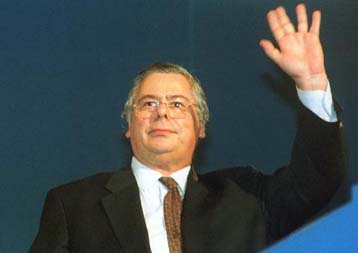 Στηρίζω Καραμανλή δηλώνει ο Μιλτιάδης Εβερτ στα Νέα