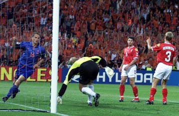 Επίδειξη ισχύος από την Ολλανδία 3-0 τη Δανία