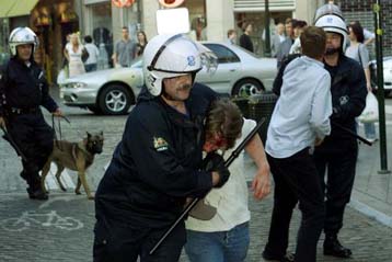 Σοβαρά επεισόδια Αγγλων με αστυνομία, Γάλλους φιλάθλους και Βέλγους αφρικανικής καταγωγής