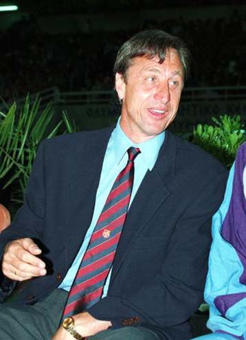 Ο Γιόχαν Κρόιφ στην κλήρωση του ελληνικού πρωταθλήματος