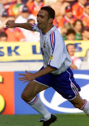 Νίκη-πρωτιά η Γαλλία 2-1 απέκλεισε την Τσεχία