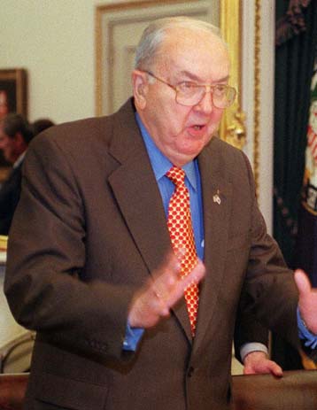 Καμία ρύθμιση του ρωσικού χρέους από τις ΗΠΑ τονίζει ο γερουσιαστής Χελμς