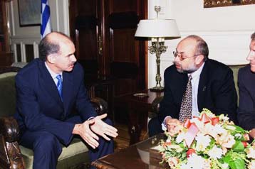 Νέα συνάντηση αποφασίζουν Ελλάδα-ΠΓΔΜ για το θέμα της ονομασίας – Στα Σκόπια Ελληνες επενδυτές