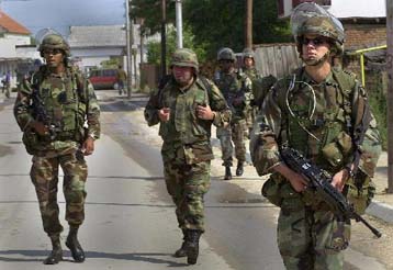 Κατάσχεση όπλων από την KFOR στο Κόσοβο, μετά τη δολοφονία δύο ακόμη Σέρβων