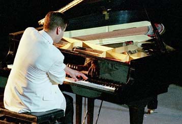 Συναυλία του Δημήτρη Σγούρου στην Αγκυρα