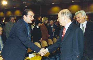 Ο πρωθυπουργός ενημερώνει την αντιπολίτευση για την ΟΝΕ